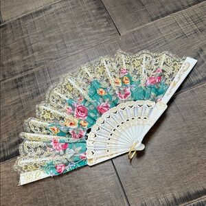 VICTORIAN STYLE Floral Lace Hand Fan